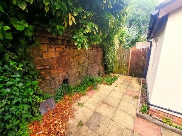 2 bed Terraced to rent Image 10