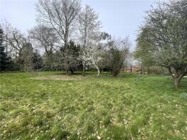 Griffons Court, Mount Close, Highclere RG20 9QS