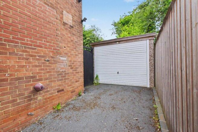 3 bed Semi-Detached for sale Image 12