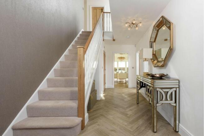 5 bed Detached for sale Image 8