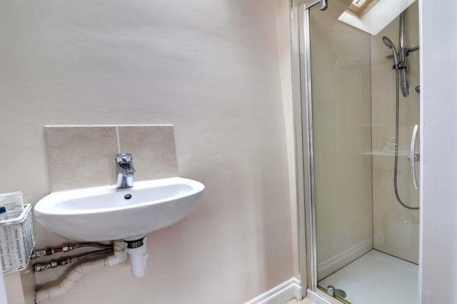 Ensuite to Bed 1
