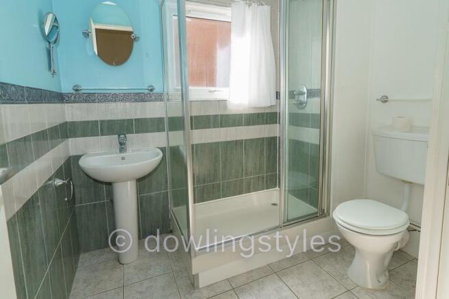 Shower room.