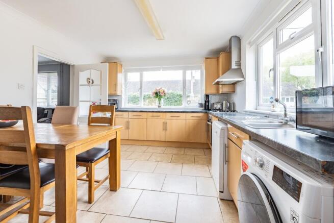 Lawton Avenue, Carterton, Oxfordshire, OX18 photo 4