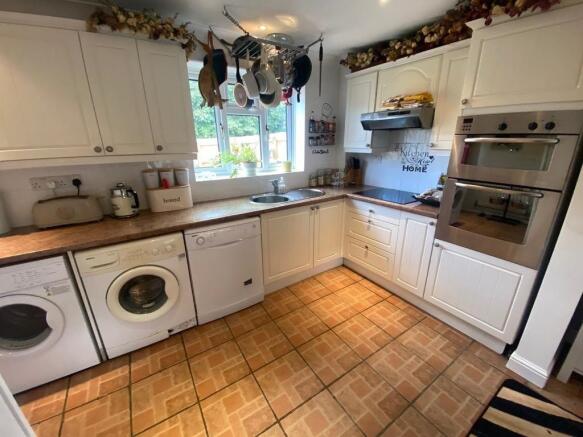 KITCHEN/DINING ROOM