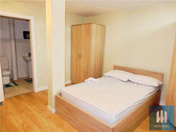 2 bed Apartment to rent Image 6