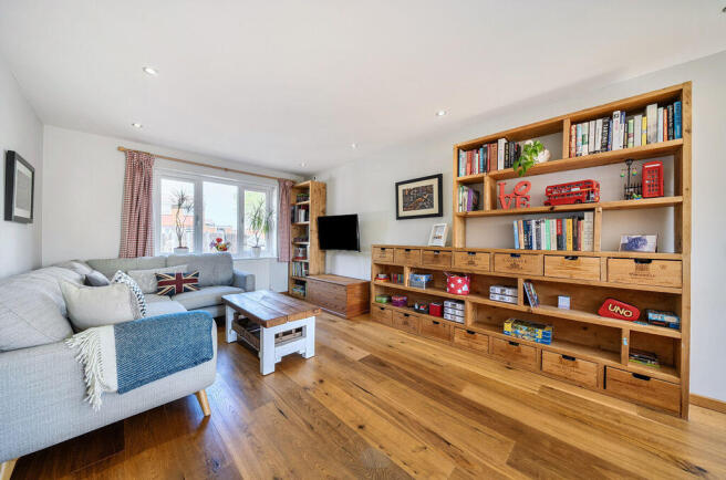 Lounge angle 1