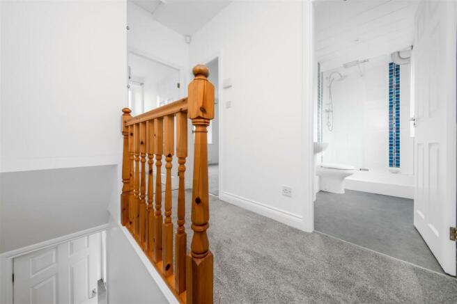 FIRST FLOOR LANDING (1).jpg