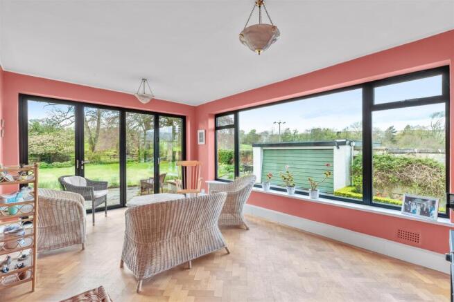 5 bed Detached for sale Image 7