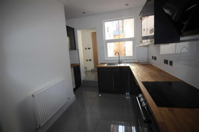 Kitchen/Breakfast Room:
