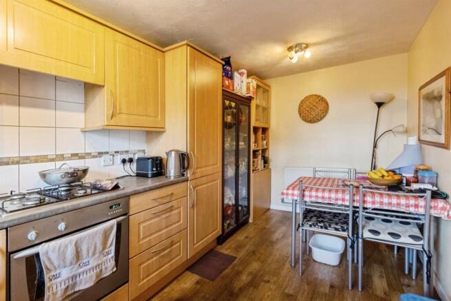 3 bed Semi-Detached for sale Image 7