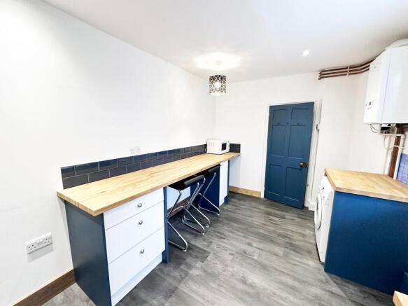 3 bed Flat to rent Image 4