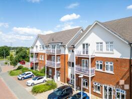 42, The Birches, Englefield Place, Earley RG6 1FR