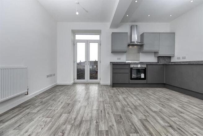 2 bed End of Terrace to rent Image 6