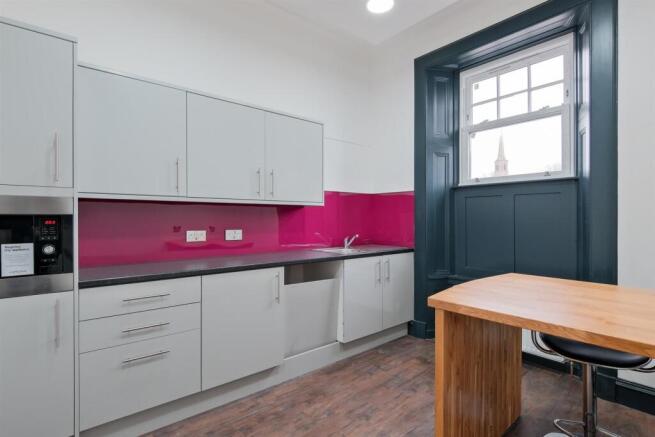 005-32 Common Grn, Strathaven ML10 6AF.jpg