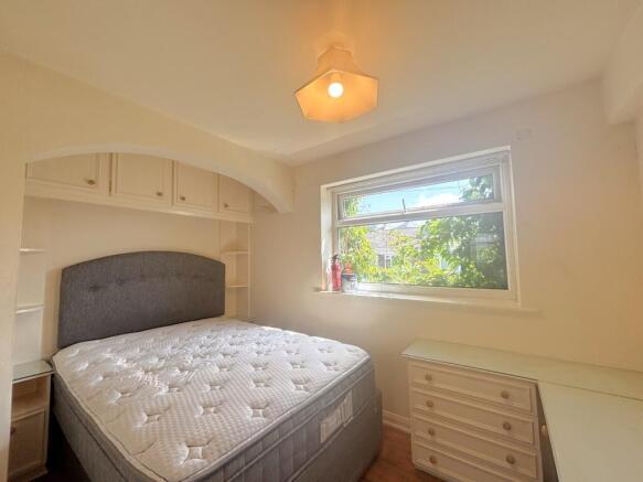 1 bed Detached for sale Image 8