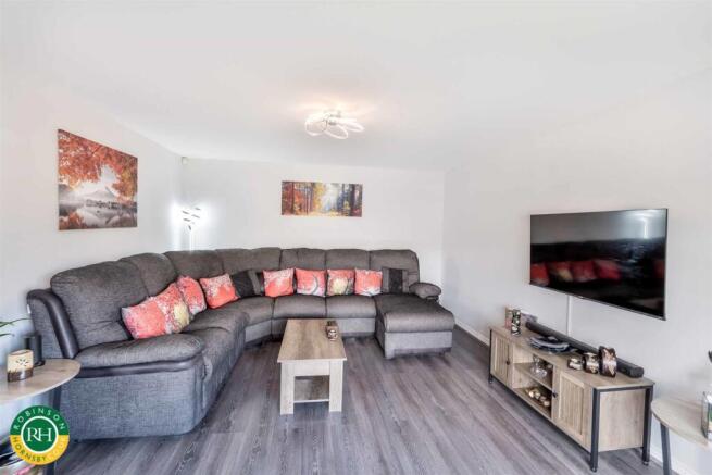 4 bed Detached for sale Image 8