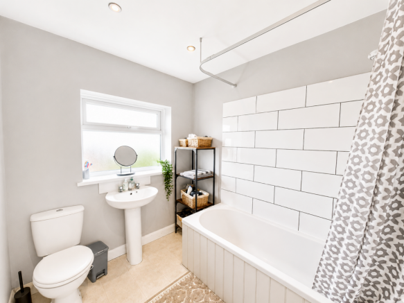 3 bed Semi-Detached for sale Image 8