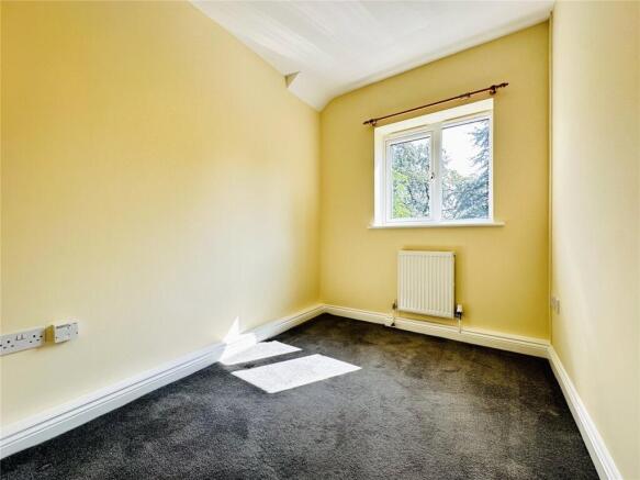 2 bed Apartment to rent Image 8