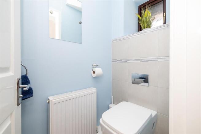 4 bed Detached for sale Image 10