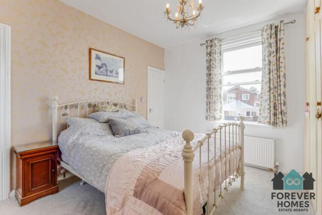 5 bed Detached for sale Image 8