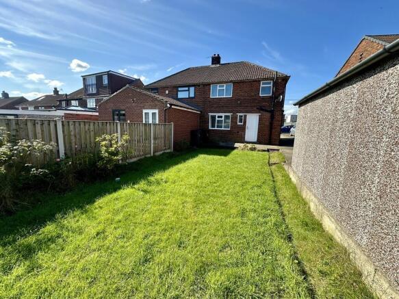 3 bed Semi-Detached to rent Image 5