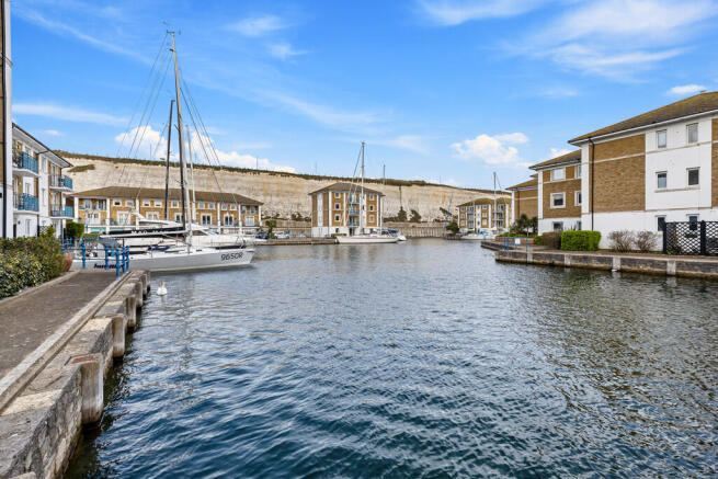 92 Victory Mews A...