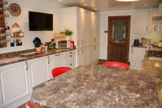 KITCHEN/BREAKFAST ROOM