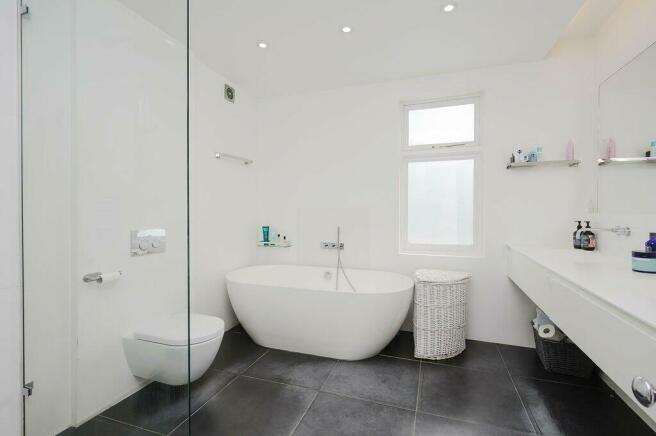 Main Bathroom.jpeg