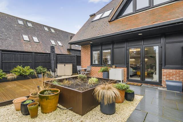 1-bed flat on Old Grange Close, Calcot, Reading, £280,000