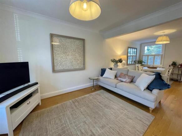 71Shrublands_LivingRoom.jpg