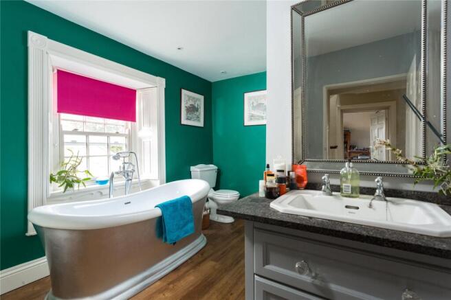5 bed Detached for sale Image 12