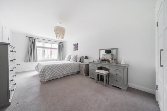 MAIN BEDROOM