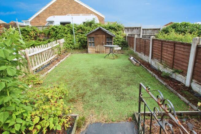 2 bed Terraced to rent Image 12
