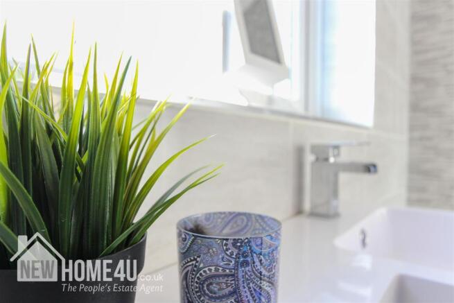 FAMILY BATHROOM: