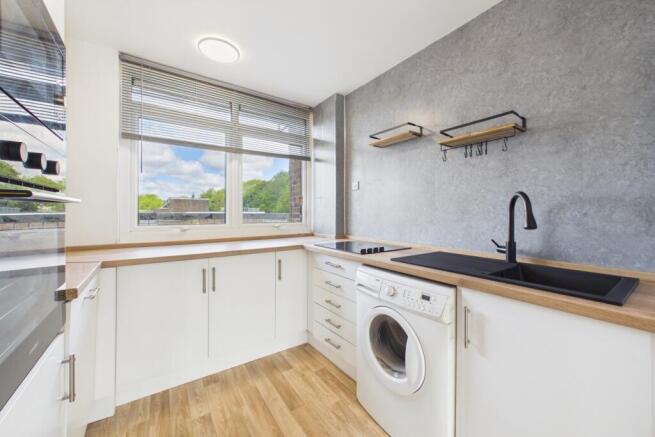 2 bed Flat to rent Image 4