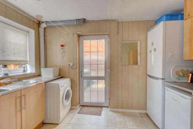 Bell Crescent, Longwick, Princes Risborough, Buckinghamshire, HP27 photo 4
