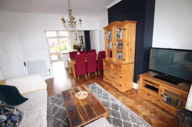 Lounge/dining area