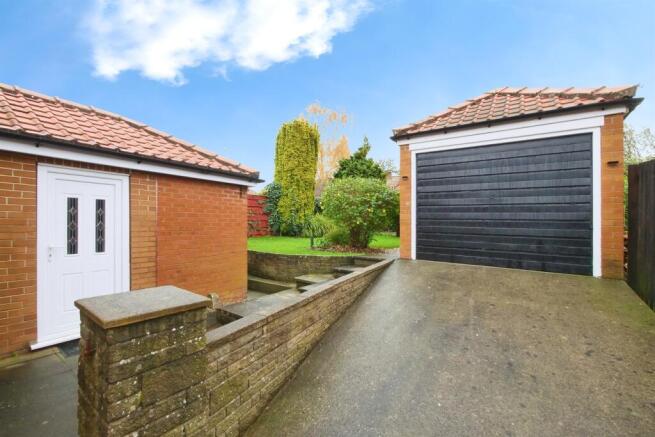 2 bed Detached Bungalow for sale Image 9