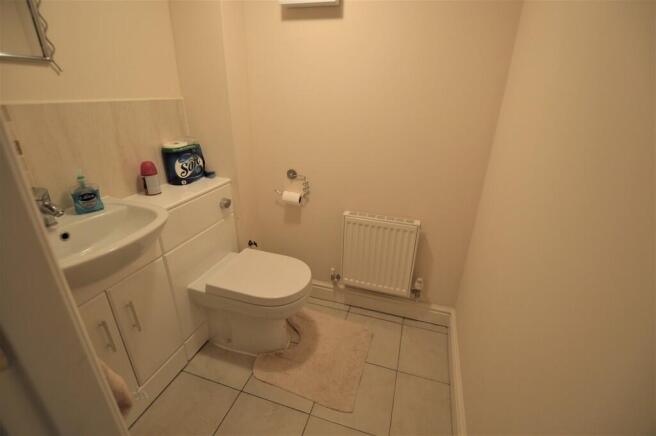 4 bed Town House to rent Image 10