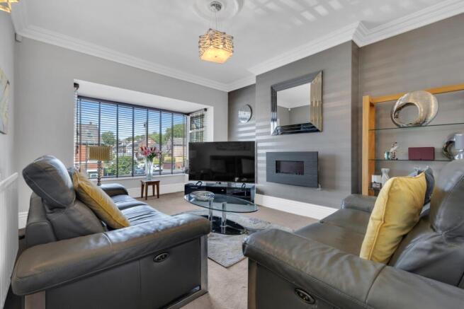 6 bed Detached for sale Image 8