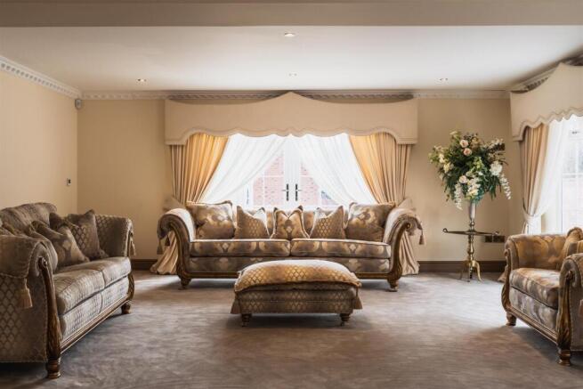 4 bed Detached for sale Image 8