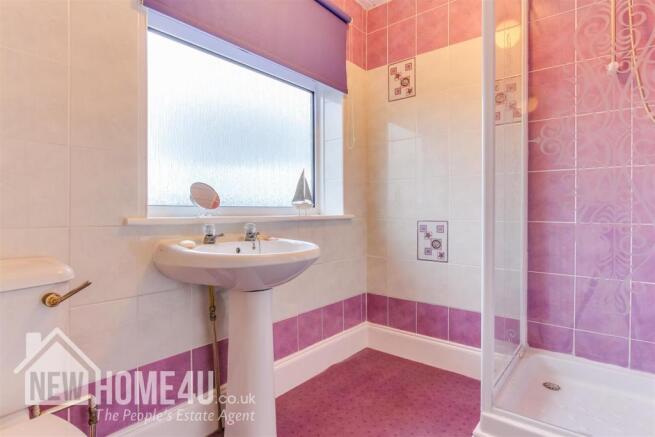 FAMILY BATHROOM: