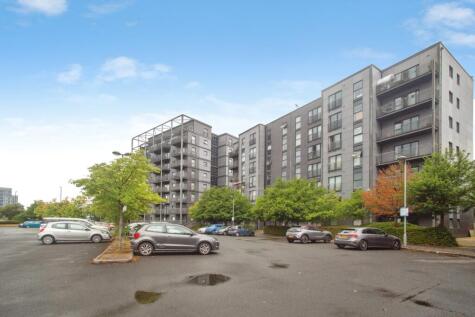 2 A The Waterfront, Manchester, Lancashire, M11