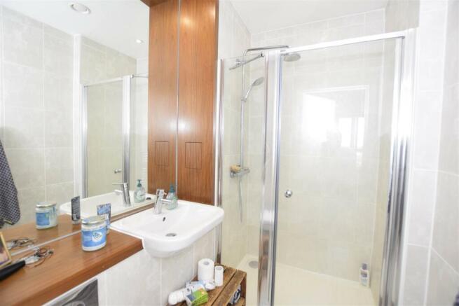 en-suite copy.jpg