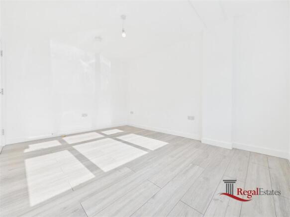 CAM02489G0-PR0309-STILL014.jpg