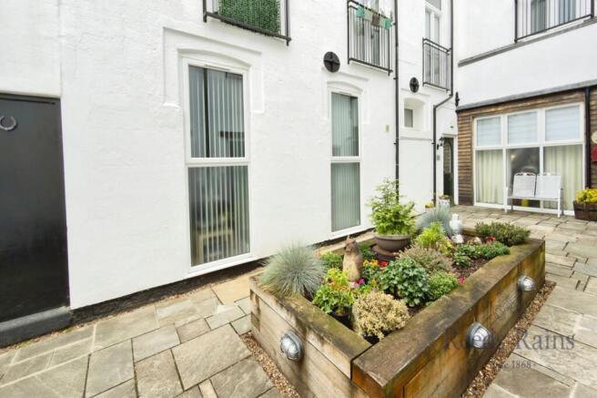 2 bed Apartment for sale Image 9