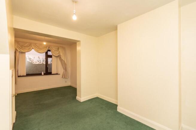 4 bed Detached for sale Image 9