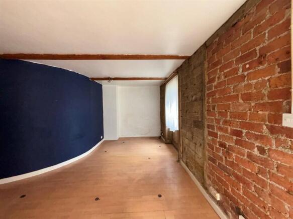 2 bed Ground Flat for sale Image 8