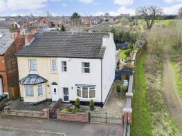 7, Holme Grove, West Bridgford NG2 5AH