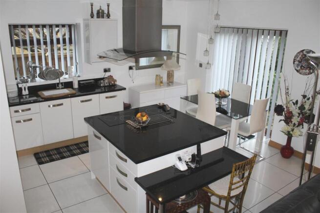 KITCHEN DINER